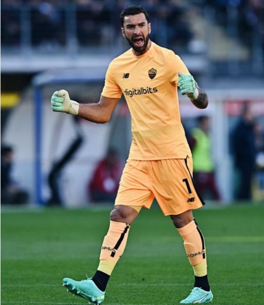 清晨罗马备战德国杯，防线松动细节曝光，震撼外界，心理建设被强调的简单介绍